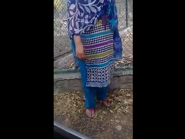 Pakistani Call Girl Farah Showing Boobs To Client