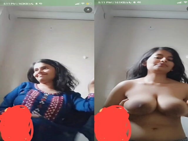 Huge boobs showing nude Indian pics and viral clips