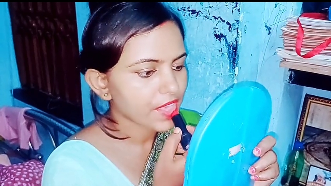 Aunty doing makeup ready for Desi Chudai