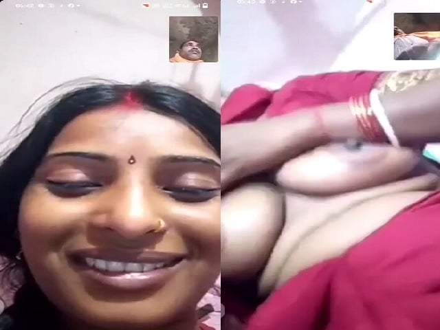 Bhabhi opens blouse and shows boobs video call sex