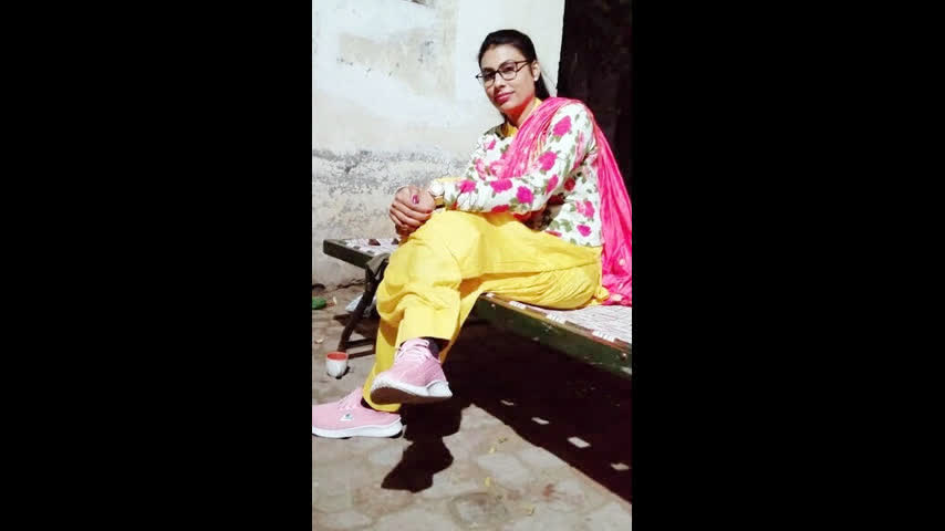 Horny bhabhi giving bj