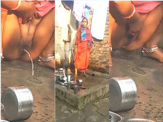 Desi Bhabhi Pissing