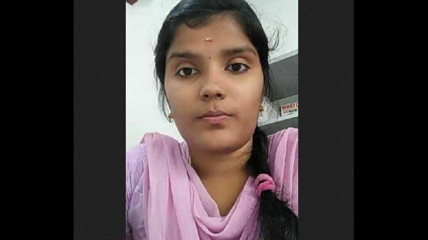 TAMIL TEEN SLIM GIRL SEXY SHOWING MMS