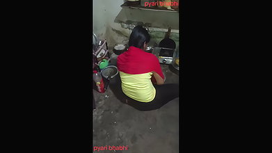 Sister-in-law in the kitchen, brother-in-law’s land ke pani nikali apni hands se big boobs dikha kar phir ass chudai hindi audio handjobs